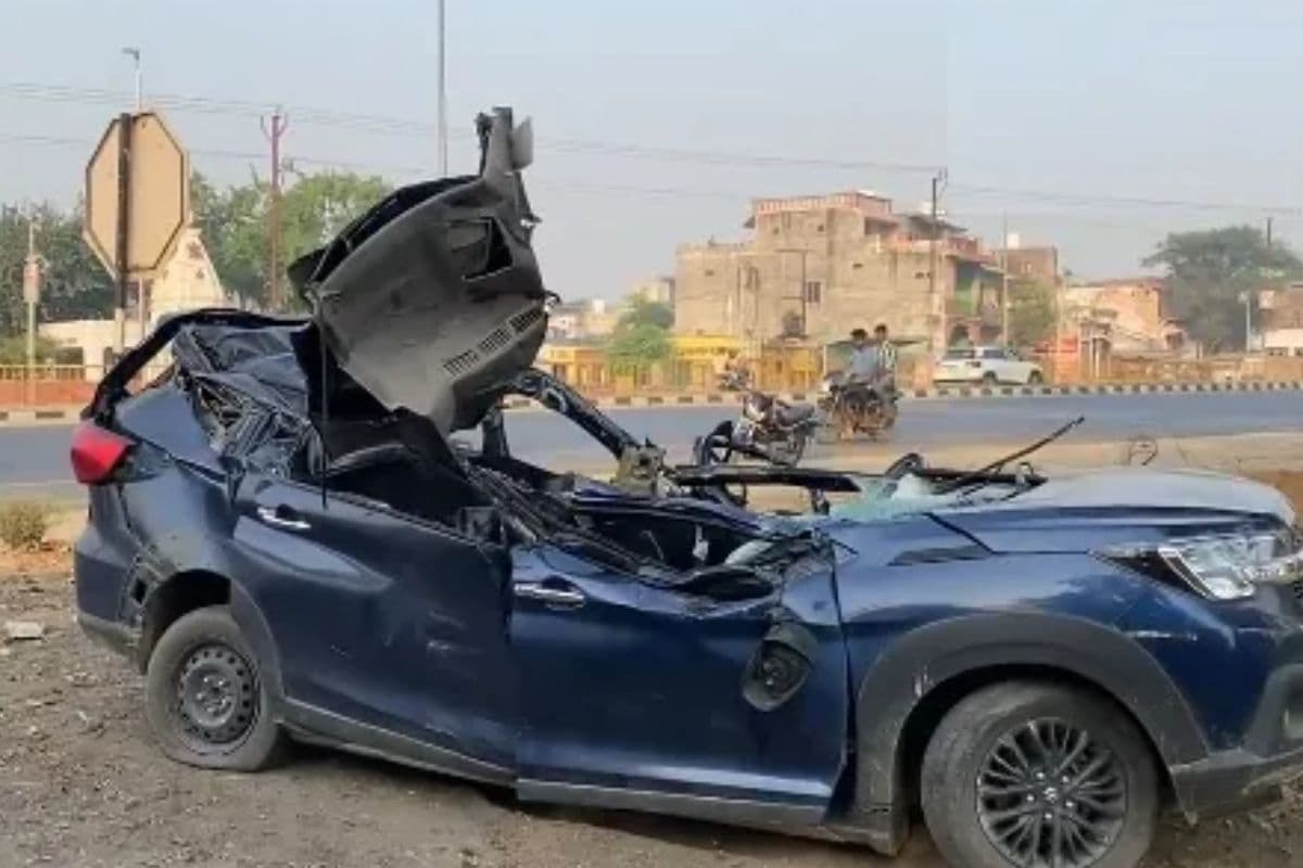 बाराबंकी में भीषण सड़क हादसा, एक ही परिवार के 5 लोगों की मौत, 8 घायल