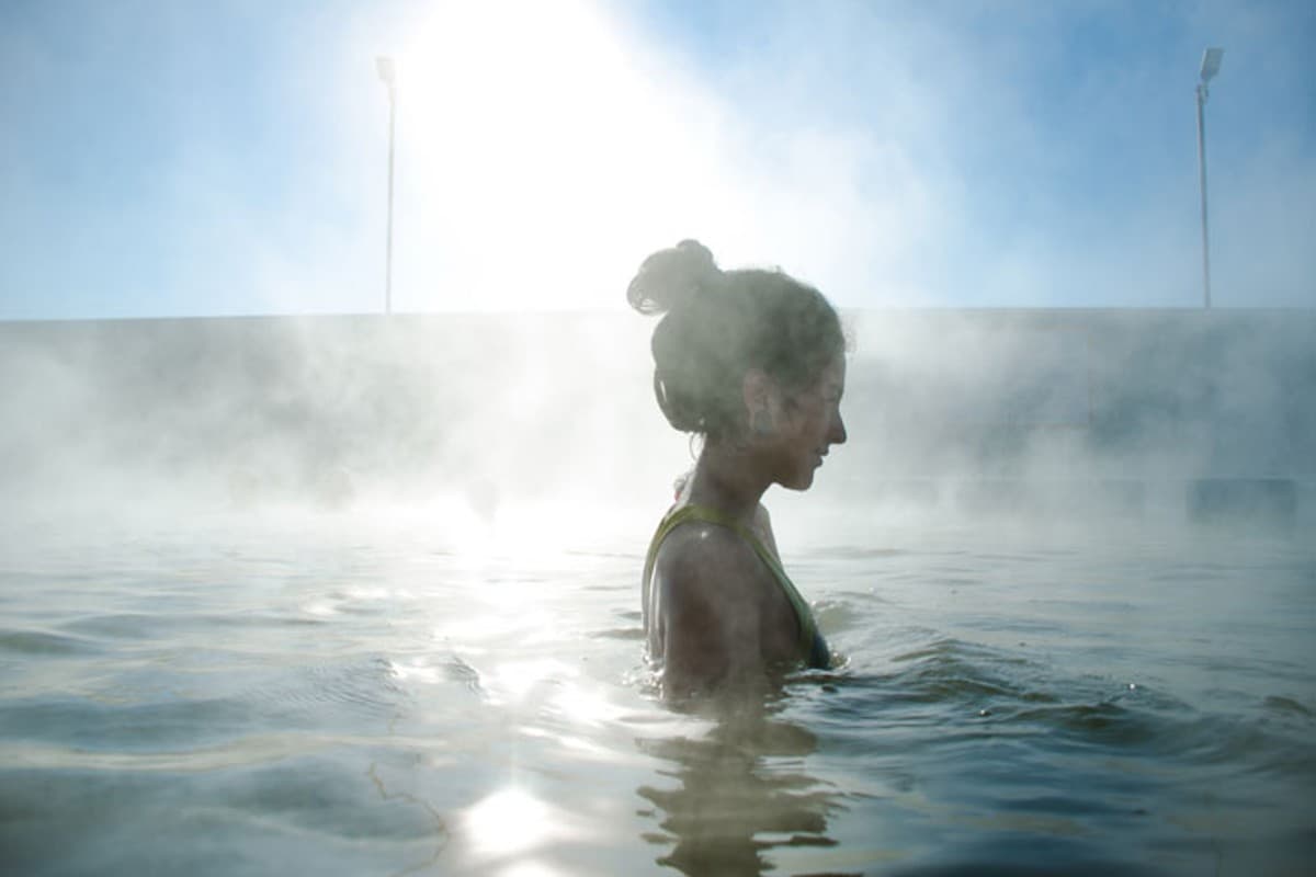 Bathing Hot Water Benefits: गर्म पानी से नहाने के 5 अद्भुत फायदे