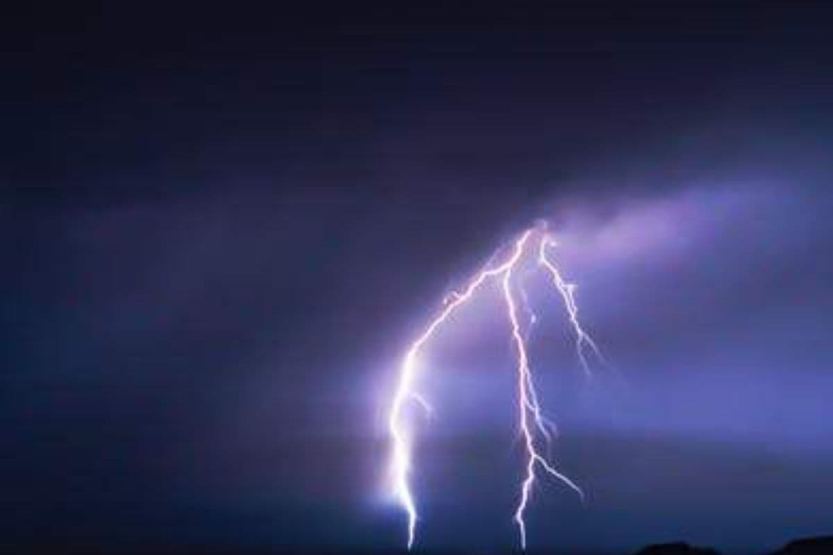 Chhattisgarh News: рдЖрд╕рдорд╛рди рд╕реЗ рдмрд░рд╕реА рдореМрдд, рд░рд╛рдЬрдирд╛рдВрджрдЧрд╛рдВрд╡ рдореЗрдВ рдардирдХрд╛ рд╕реЗ рдЪрд╛рд░ рдмрдЪреНрдЪреЛрдВ рд╕рдореЗрдд 8 рдХреА рдореМрдд
