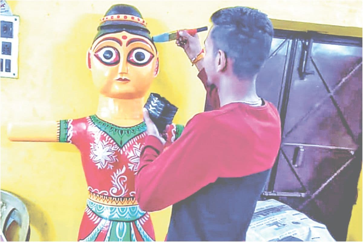Durga Puja 2024 : दुर्गापुर में कठपुतली से बनी मां दुर्गा बनेंगी लोगों के आकर्षण का केंद्र