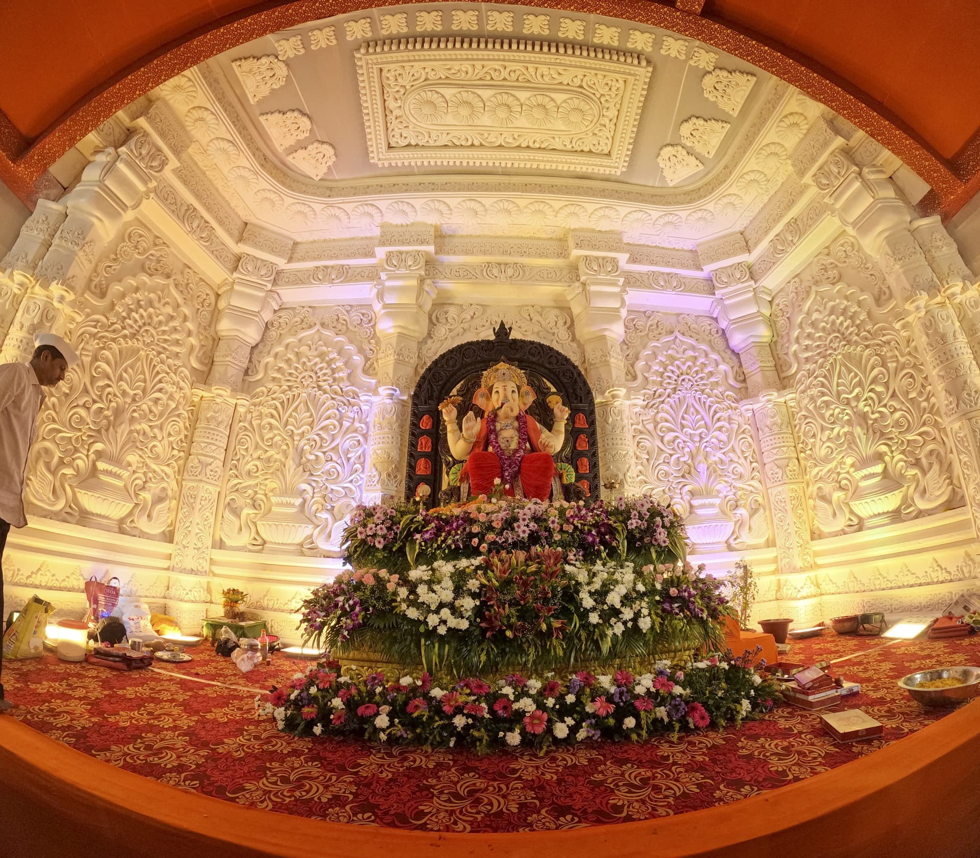 Ganesh Chaturthi : पटना में सज गया लालबाग के राजा का दरबार, पहनाया गया 30 लाख का मुकुट