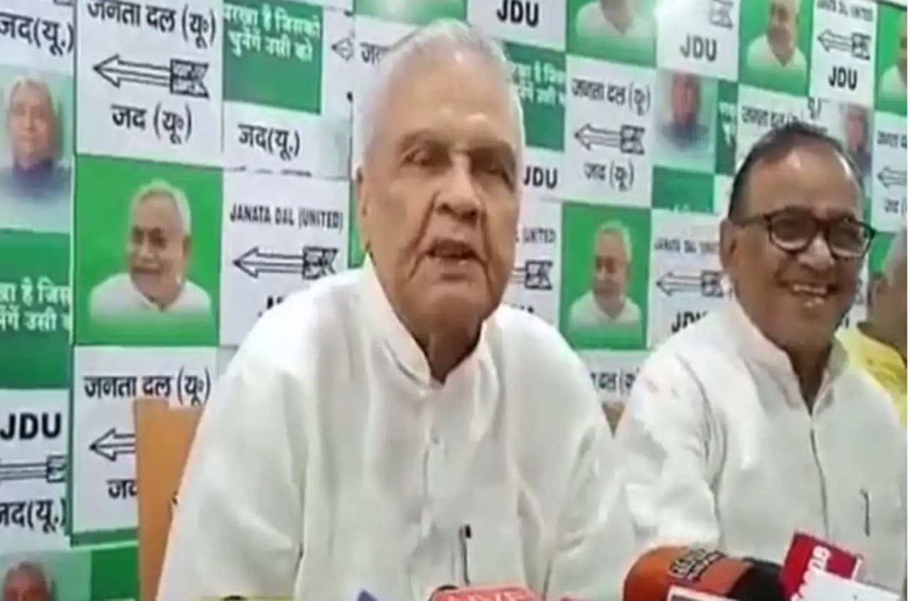 जदयू की बैठक में आये बिजेंद्र यादव ने मीडिया में बटोरी सुर्खियां, बाद में बोले- वो बयान तो मजाक था