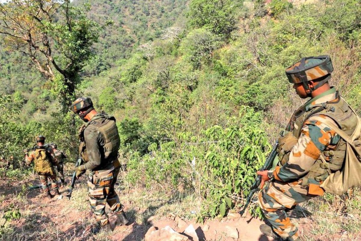 Jammu And Kashmir: उधमपुर में सुरक्षा बलों ने जैश-ए-मोहम्मद के दो आतंकवादियों को मार गिराया