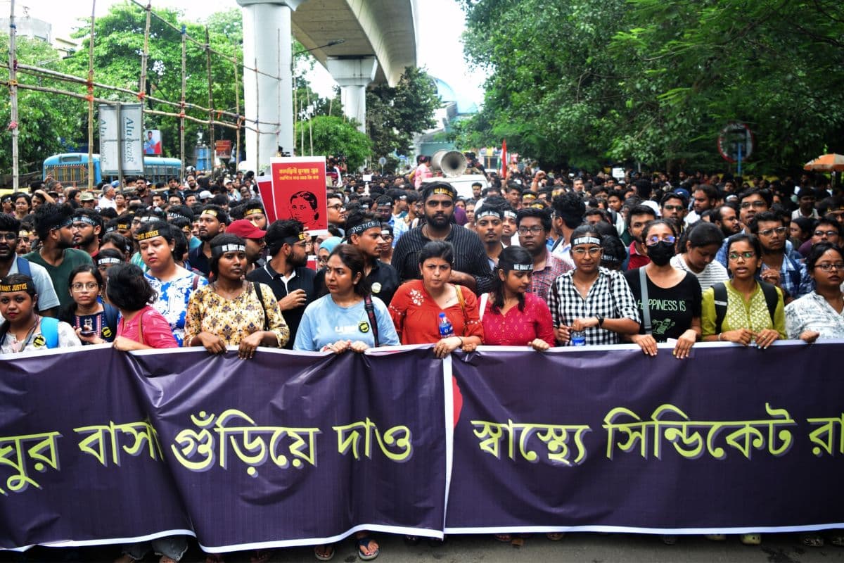 Kolkata Doctor Murder Case : जूनियर डाॅक्टरों ने कहा, हमने ममता बनर्जी को किया ईमेल लेकिन नहीं मिला कोई जवाब Kolkata Doctor Murder Case : जूनियर डाॅक्टरों ने कहा, हमने ममता बनर्जी को किया ईमेल लेकिन नहीं मिला कोई जवाब