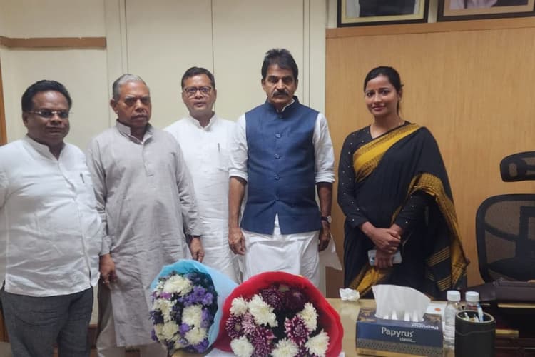 Jharkhand Politics: केसी वेणुगोपाल से दिल्ली में मिले केशव महतो कमलेश, झारखंड कांग्रेस के कार्यों की दी जानकारी