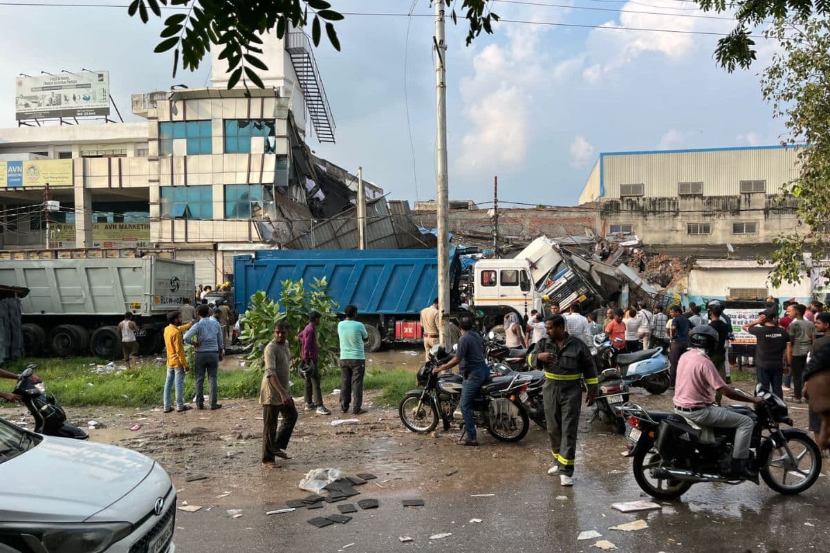 Lucknow Building Collapse: लखनऊ के ट्रांसपोर्ट नगर में बिल्डिंग गिरी, 5 की मौत, 20 घायल