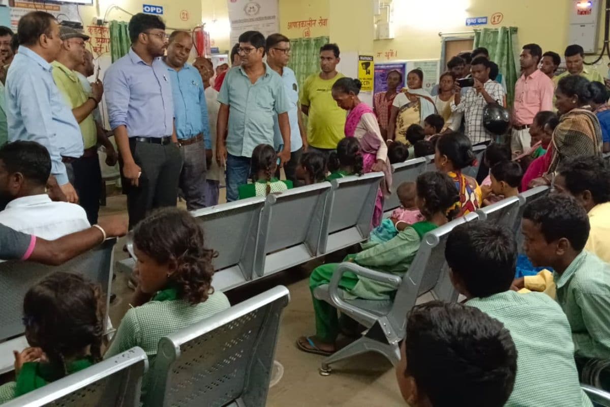 Mid-Day Meal: दुमका में बड़ा हादसा, मिड-डे मील में छिपकली गिरने से 47 बच्चों की बिगड़ी तबीयत