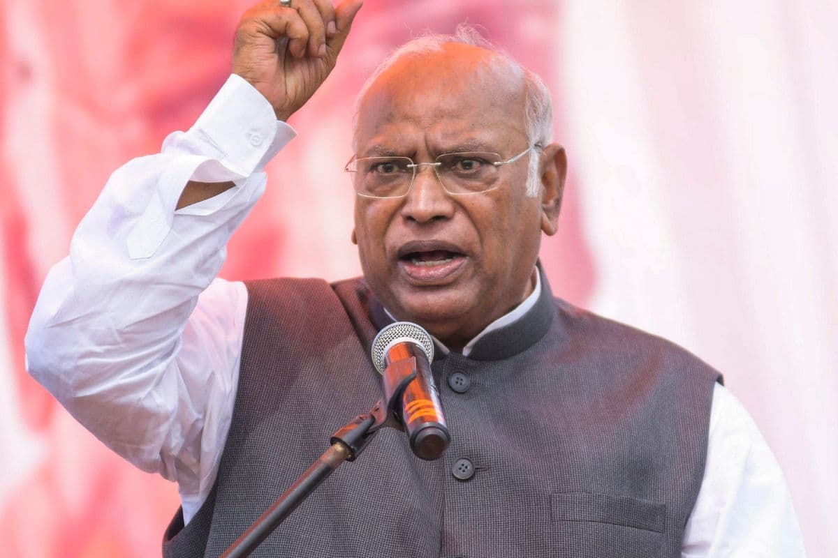 Manipur Violence: ‘बीजेपी चाहती है कि मणिपुर जलता रहे’, खरगे ने पीएम मोदी पर लगाया गंभीर आरोप