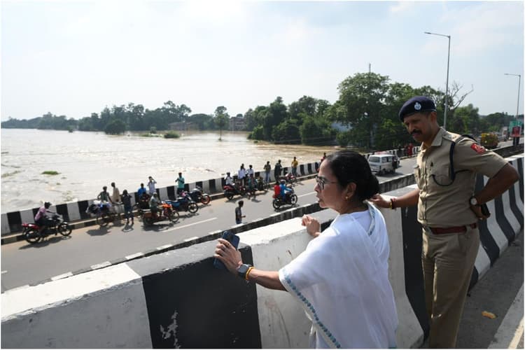 Mamata Banerjee : ममता बनर्जी ने डीवीसी पर बोला हमला कहा, योजना बनाकर डुबाया जा रहा है बंगाल को