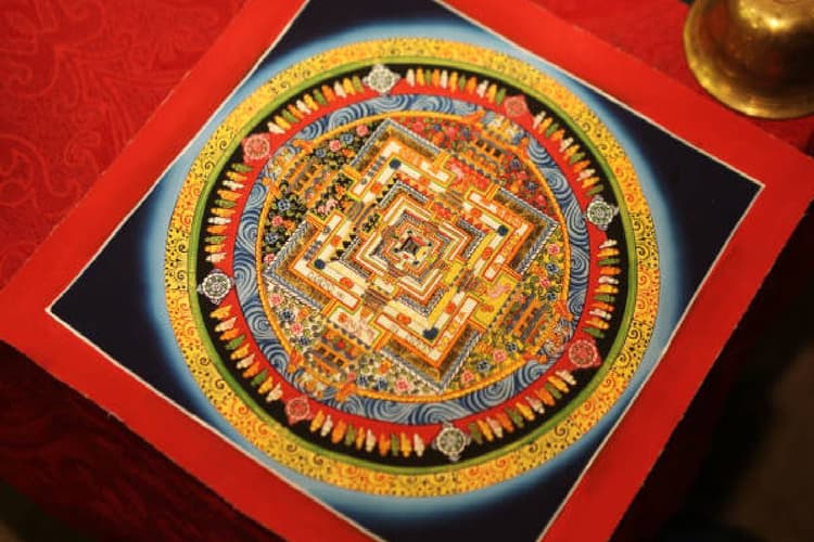 Vastu Tips: घर और ऑफिस के लिए अशुभ है ये चीजें, आज ही निकाल फेंके बाहर