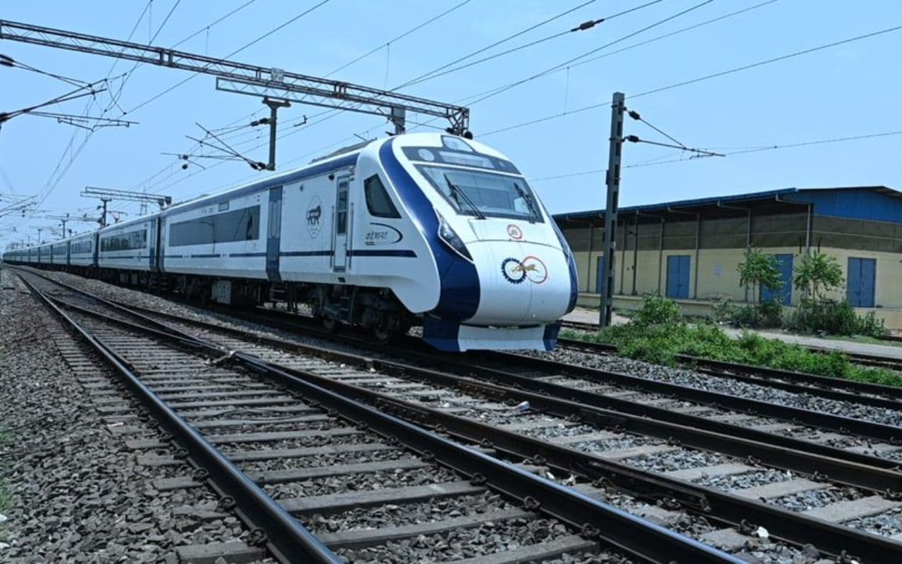पटना से दिल्ली लौटनेवालों को रेलवे ने दी बड़ी राहत, 30 नवंबर तक चलेगी वंदे भारत
