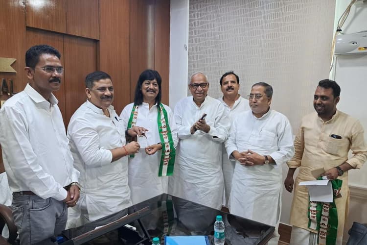 Jharkhand Politics: झारखंड विधानसभा चुनाव से पहले पूर्व मंत्री राजा पीटर ने थामा जदयू का दामन