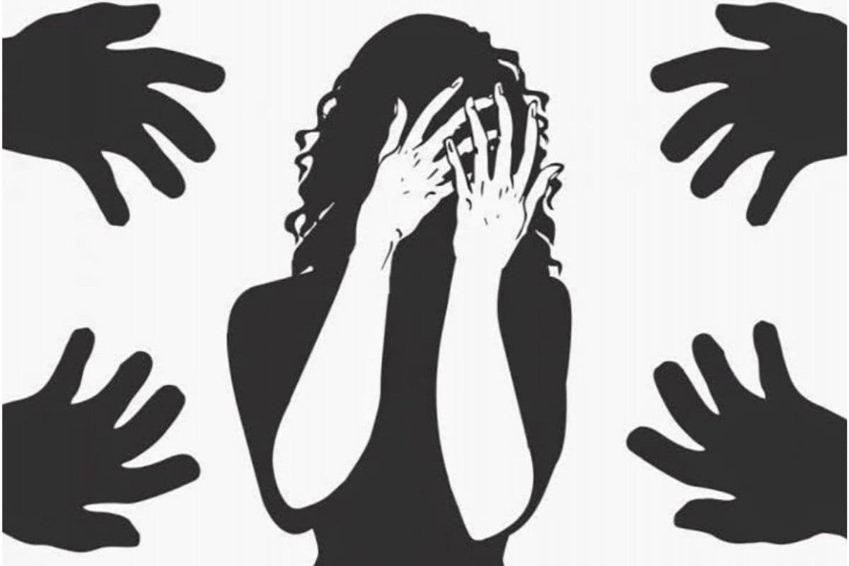 Bengal Crime News : हरिदेवपुर में छात्रावास में पांच छात्राओं के साथ छेड़खानी,अंग्रेजी शिक्षक समेत तीन अरेस्ट