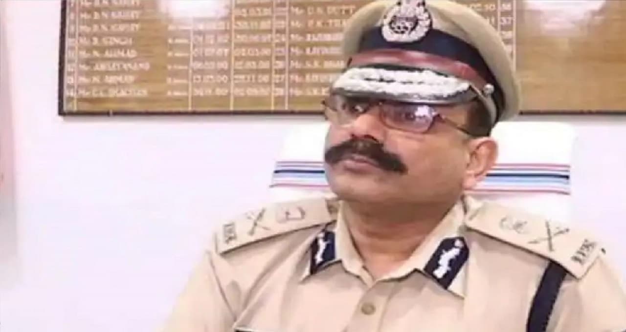 बिहार के पूर्व DGP जा सकते हैं जेल, EOU ने की एसके सिंघल पर कार्रवाई की अनुसंशा