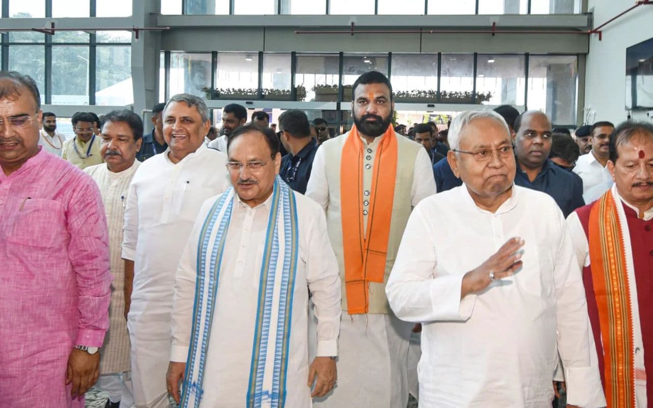 Bihar News: सीएम नीतीश कुमार ने भाजपा को दिया बिहार में विकास का क्रेडिट, जेपी नड्डा के सामने कह दी बड़ी बात