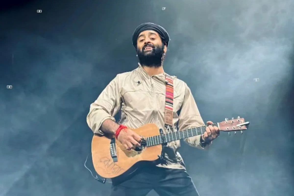 Arijit Singh: सिक्योरिटी गार्ड की इस गलती पर महिला फैन से बीच कॉन्सर्ट में अरिजित सिंह ने मांगी माफी, देखें VIDEO