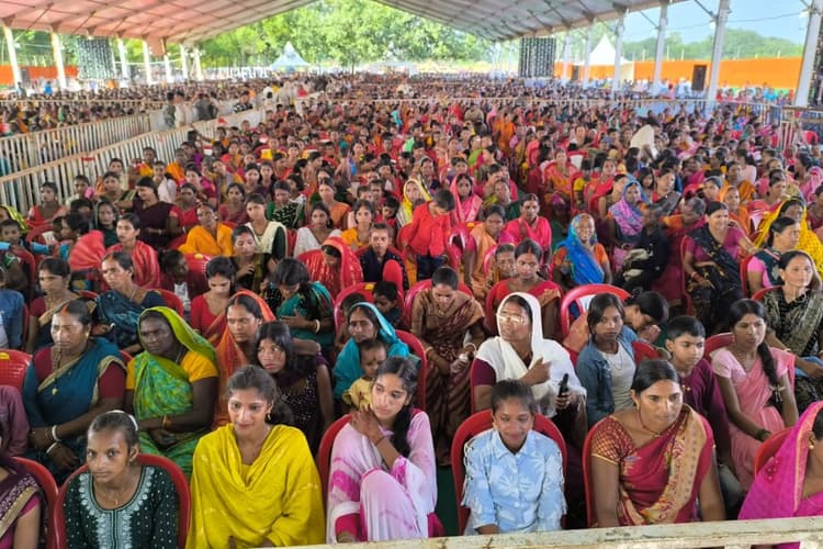 Video: अमित शाह को सुनने झारखंडी धाम में उमड़ी भीड़, परिवर्तन रथ को हरी झंडी दिखाएंगे
