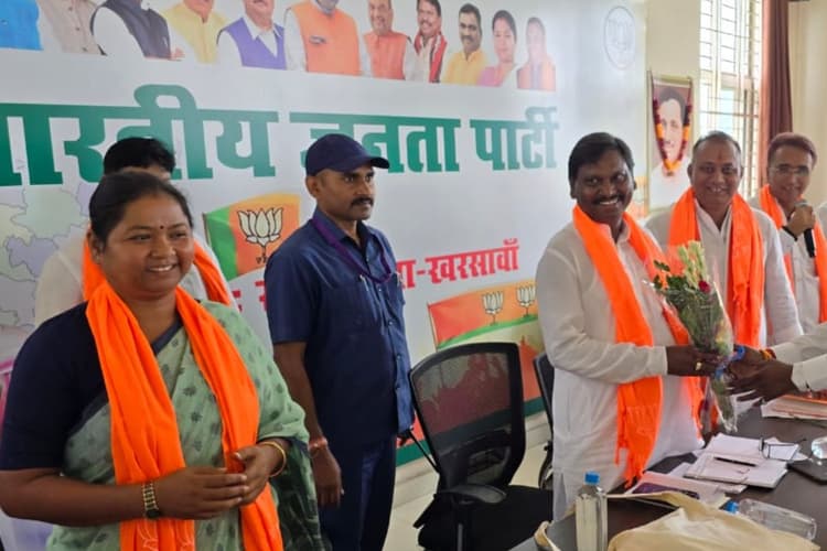 मंईयां सम्मान योजना चुनावी स्टंट, मां-बहनों को 60000 रुपए दे हेमंत सोरेन सरकार : अर्जुन मुंडा