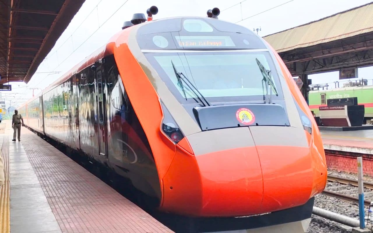 रेल यात्री कृपया ध्यान दें! रांची से चलने वाली 5 ट्रेनें रद्द, वंदे भारत समेत 13 के रूट डायवर्ट, देखें लिस्ट