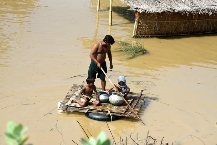 Bihar Flood: गंगा के उफान से पानी-पानी हुआ पटना, तस्वीरों में देखें बाढ़ के हालात