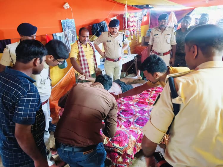 Bihar: मुंगेर में कांवरिया पथ पर BJP युवा मोर्चा के नेता की गोली मारकर हत्या, शव के पास सोया रहा मासूम बेटा