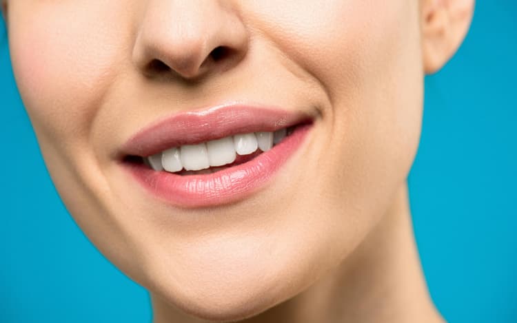 Dental Care: डेंटिस्ट की नहीं पड़ेगी जरुरत, घर पर ही मोतियों की तरह चमक उठेंगे दांत