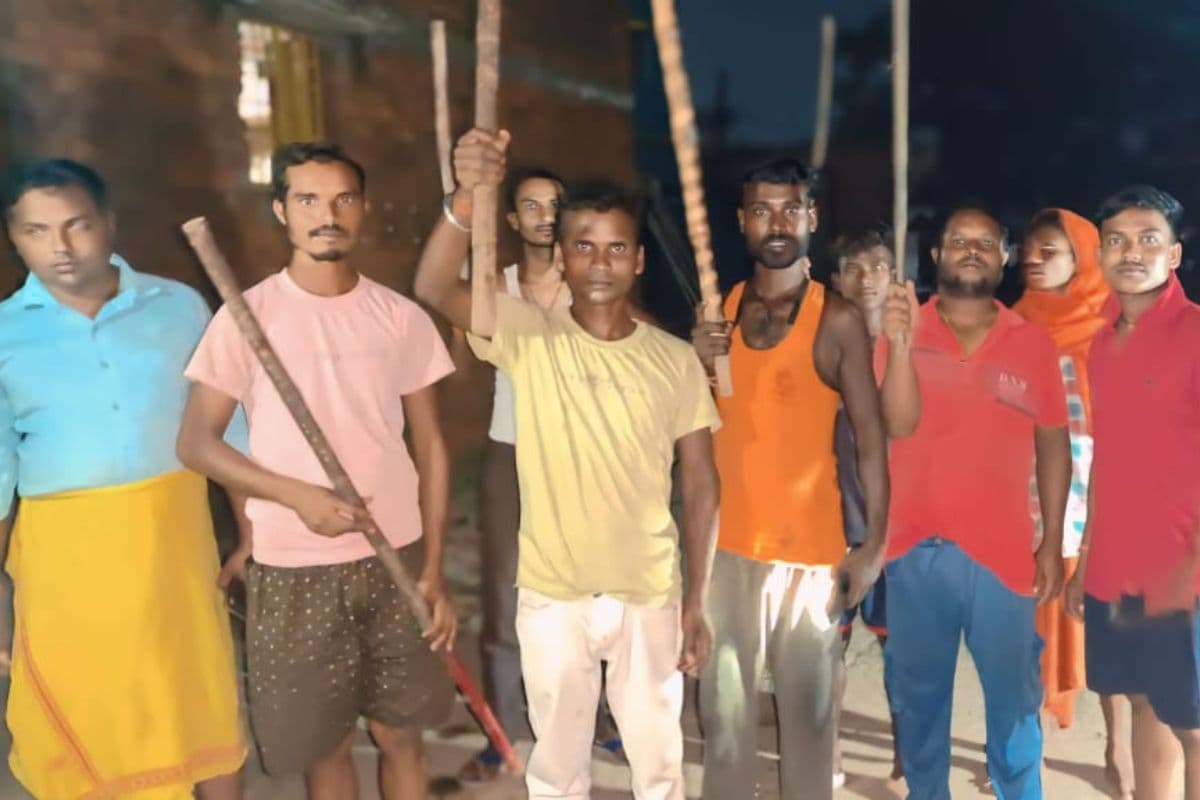 Dhanbad News: कम नहीं हो रहा सियारों का आतंक, ग्रामीणों ने एक को पीट-पीटकर मार डाला