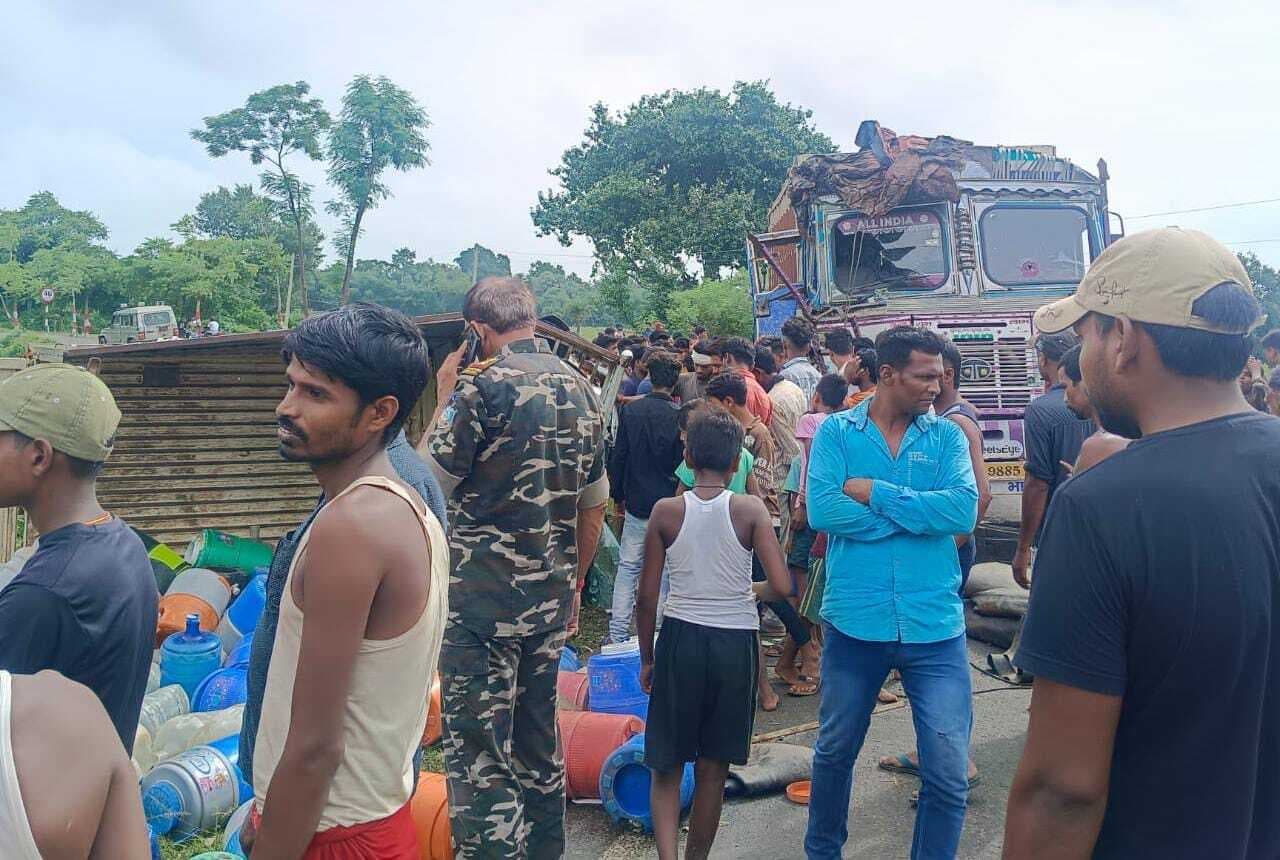 हादसा : ट्रक-मैजिक में हुई टक्कर, तीन युवक घायल, रेफर