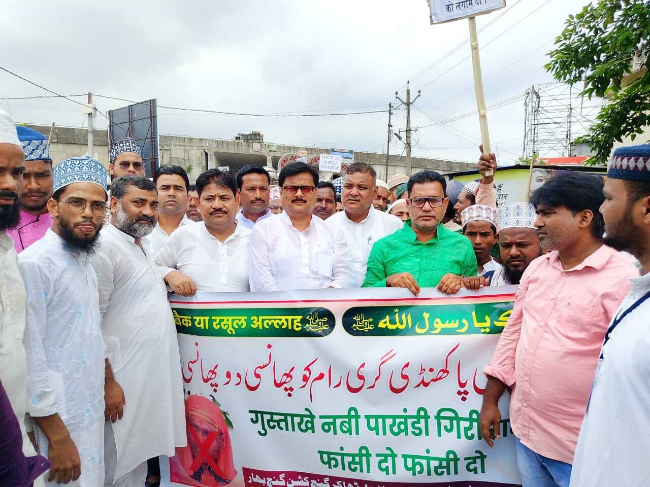 रामगिरी महाराज के बयान के खिलाफ मुस्लिम समाज के लोगों ने निकाला जुलूस, प्राथमिकी दर्ज किये जाने के लिए थानाध्यक्ष को दिया आवेदन