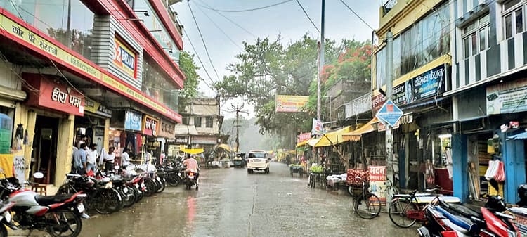 रुक-रुक कर बारिश से लोगों को गर्मी से मिली निजात