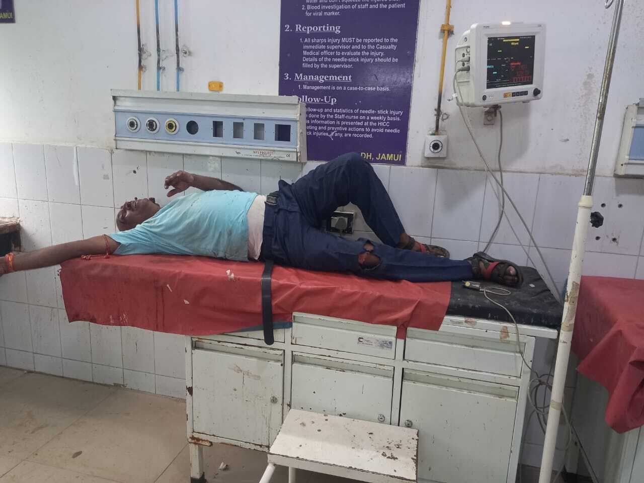 सड़क हादसे में दो घायल