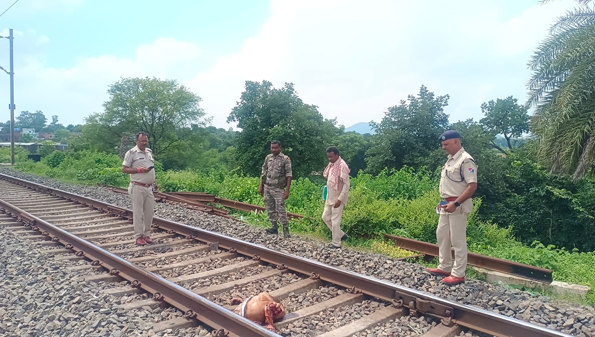 रेलवे ट्रैक पर मिला वृद्ध का शव, पहचान नहीं