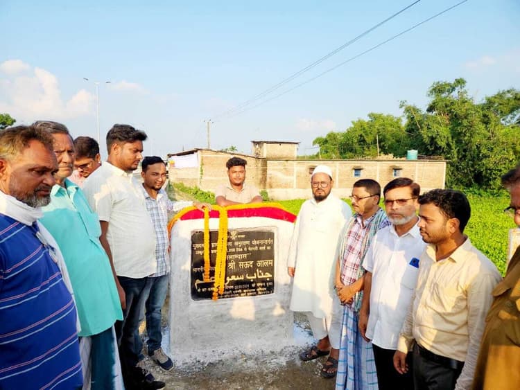 राजद विधायक ने दो सड़कों का किया शिलान्यास