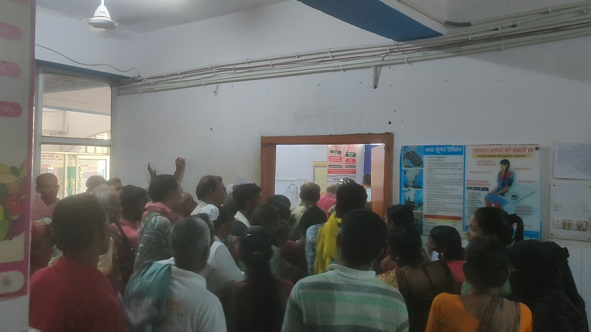 बदले मौसम से बढ़ रहे वायरल बुखार व सर्दी-खांसी पीड़ित मरीज