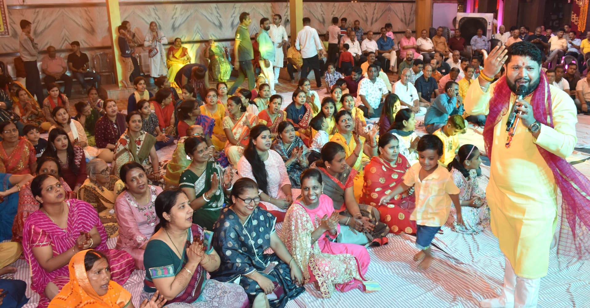 भक्तों पर कृपा करती है झुंझुनूवाली वाली मां मेरी, मेरी दादी जी की हर बात निराली है...