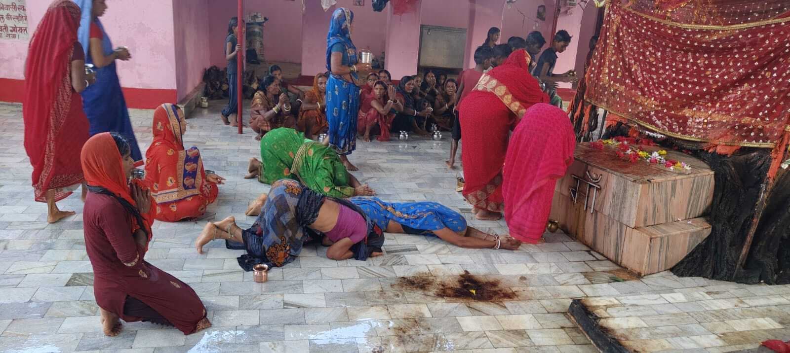 माता के जयकारे से गूंजा काली मंदिर परिसर