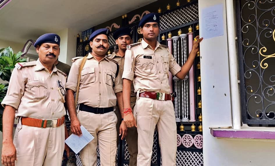 टॉप-100 फरार अपराधियों की पुलिस ने बनायी सूची, सरेंडर नहीं करने पर संपत्ति होगी कुर्क