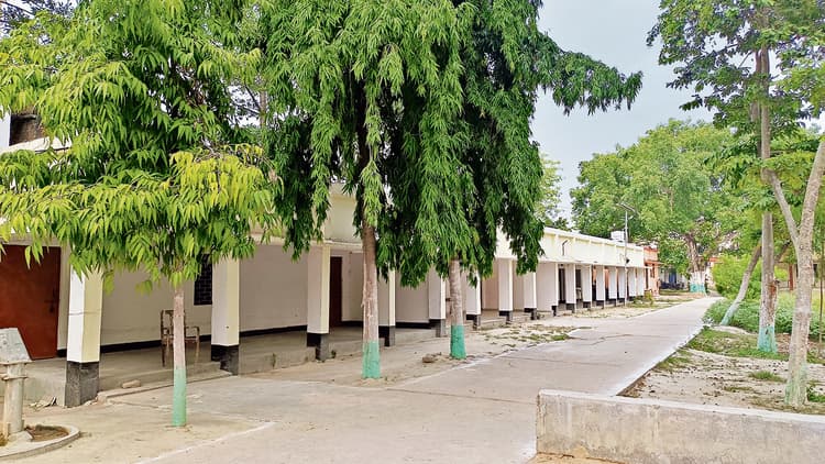 महेंद्र महिला कॉलेज में 290 छात्राओं ने कराया स्पॉट एडमिशन, 252 सीटें अब भी हैं खाली