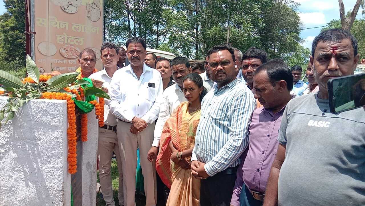 अलग-अलग स्थानों पर 10 सड़कों का विधायक ने किया शिलान्यास