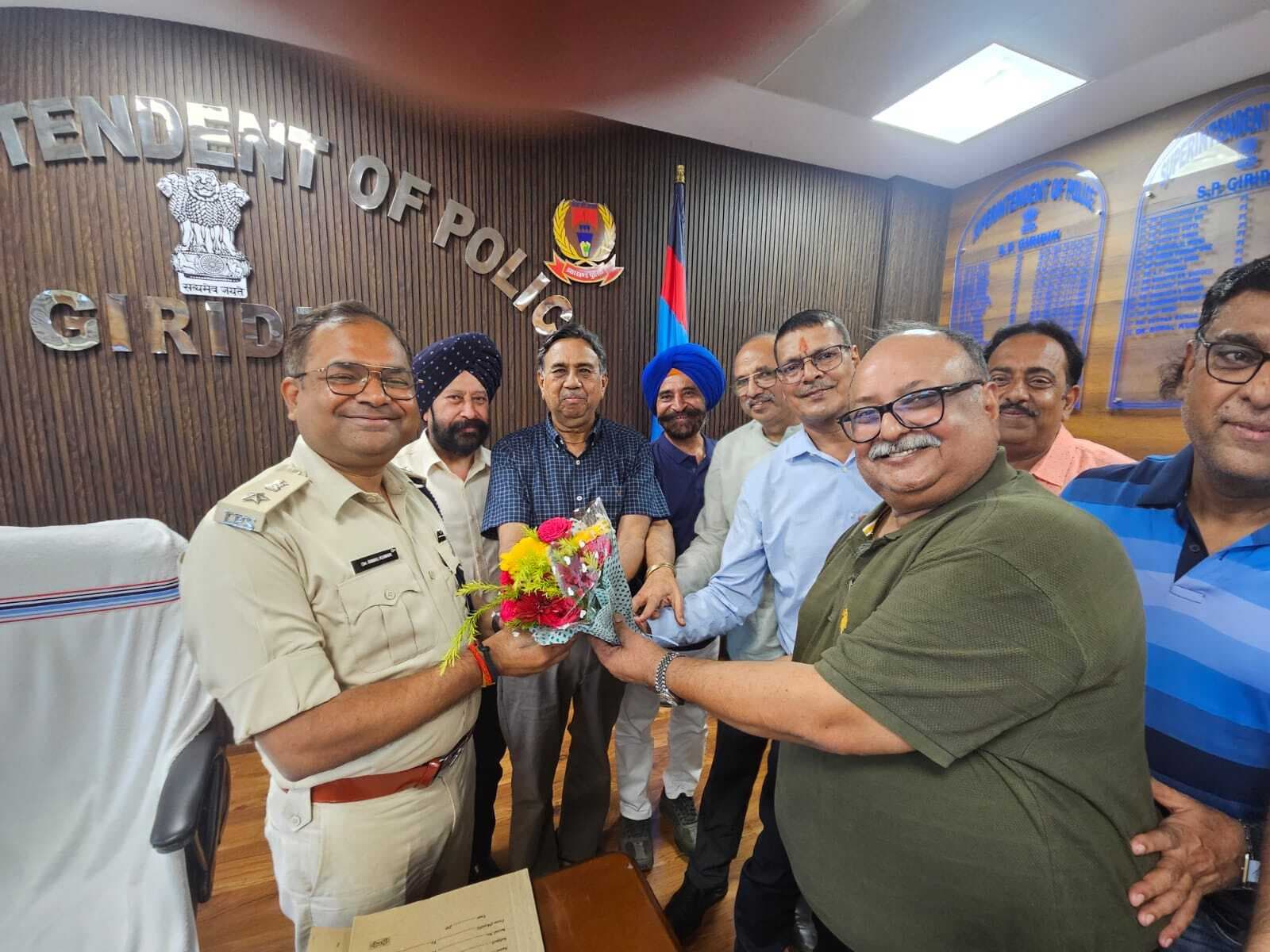 Giridih News : नये एसपी से मिला चैंबर ऑफ कॉमर्स व माइका एक्सपोर्टर्स एसोसिएशन का प्रतिनिधि मंडल