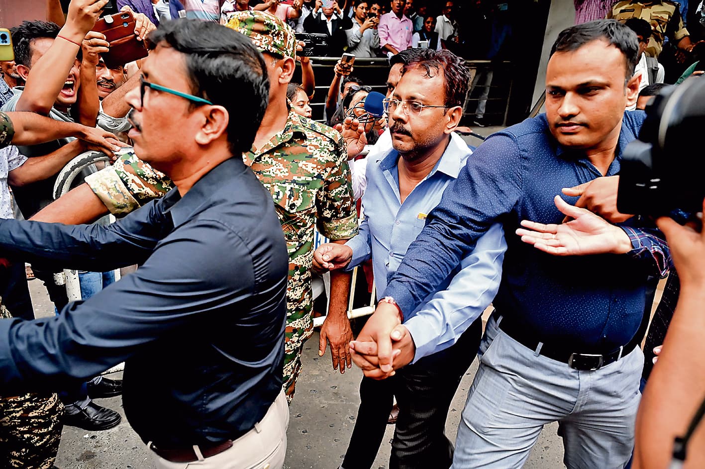 संदीप घोष समेत चार आरोपियों को सीबीआइ हिरासत