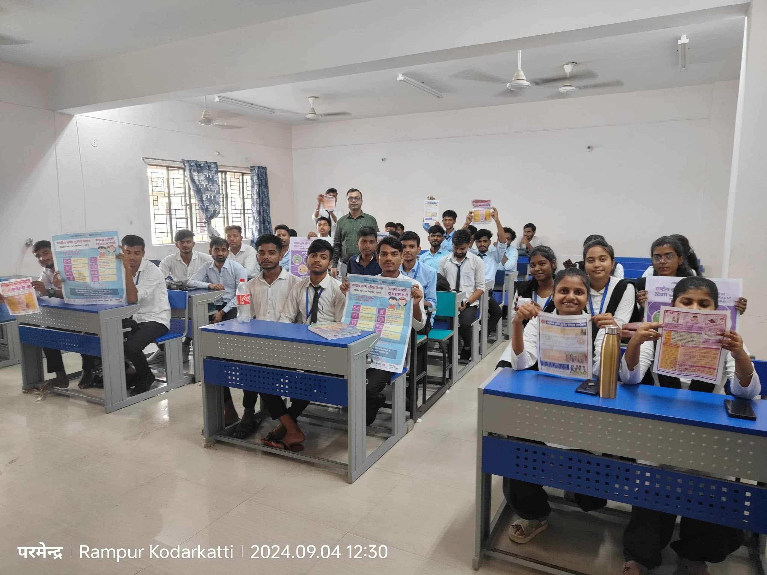 700 से अधिक छात्र-छात्राओं को खिलाई कृमि नाशक दवा