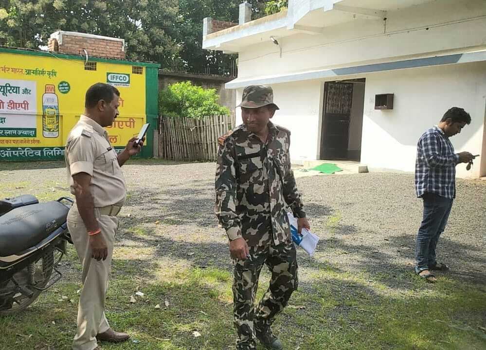 अब शिकारीपाड़ा के गणेशपुर में बंद घर में ताला तोड़कर हुई चोरी, अलमारी का ताला तोड़कर सोने चांदी जेवरात की चोरी, फोरेंसिक टीम व डॉग स्क्वायड की टीम ने की जांच