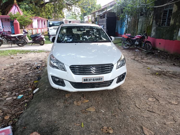 बहादुरगंज प्रेम नगर रेड लाइट एरिया में पुलिस ने की छापेमारी चार महिलाओं व एक पुरूष पुलिस ने लिया हिरासत में