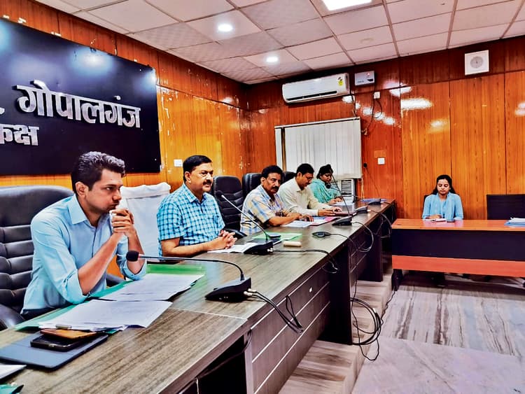 धान खरीद को नजरअंदाज करने वाली पैक्स पर होगी कार्रवाई : डीएम