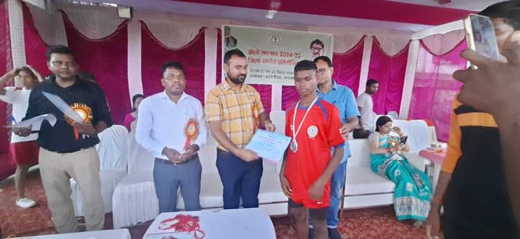 बैंड प्रतियोगिता में बालिका विद्यालय की टीम मिला प्रथम स्थान