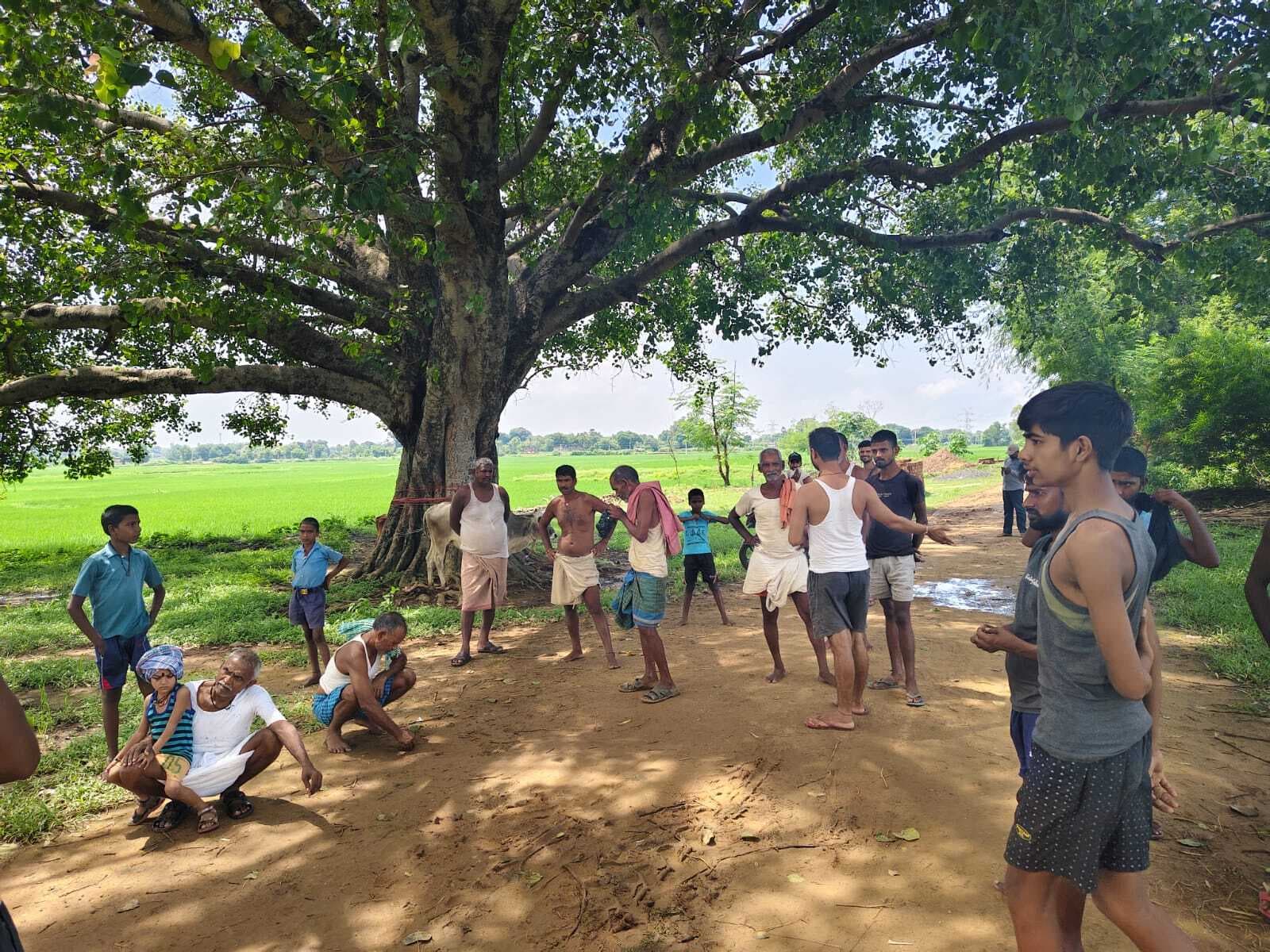 बिरगांव के वार्ड 7 में आंगनबाड़ी केंद्र भवन बनवाने के लिए डीएम को दिया आवेदन