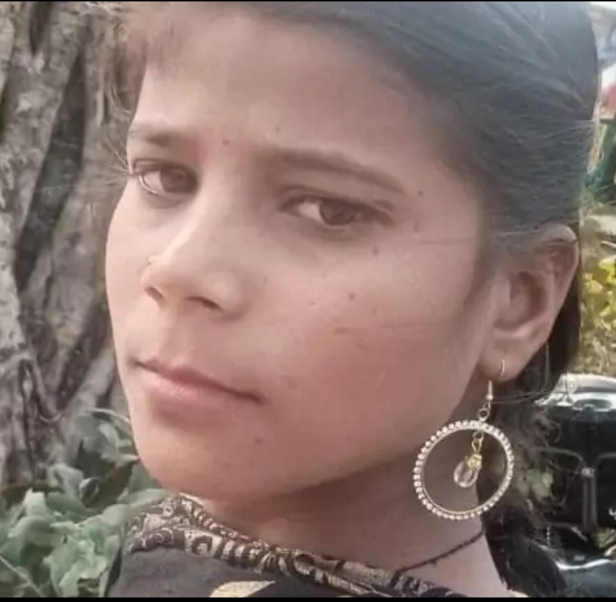 फंदे से लटका महिला का शव बरामद