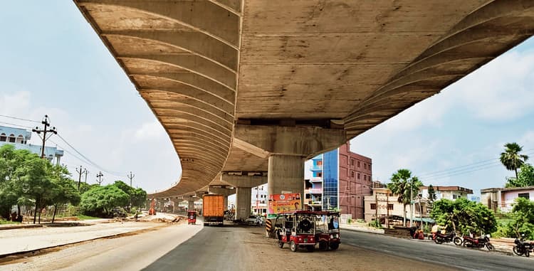 गोपालगंज शहर में बन रहा एलिवेटेड कॉरिडोर अगले माह होगा चालू