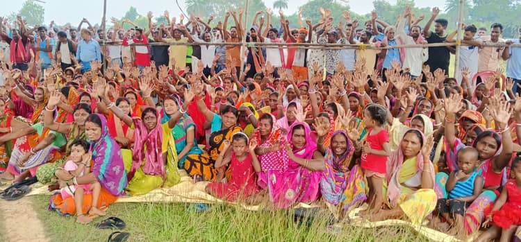 Bokaro News: पंचायत भवन का निर्माण स्थल बदला, ग्रामीणों ने शुरू किया विरोध